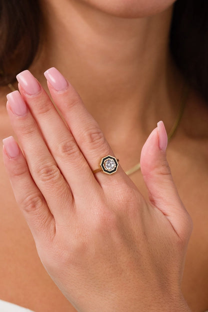 14 Ayar Çağla Model Taşlı Altın Yüzük