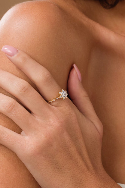 14 Ayar Lotus Çiçeği Tektaş Altın Yüzük