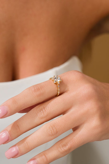 14 Ayar Lotus Çiçeği Tektaş Altın Yüzük