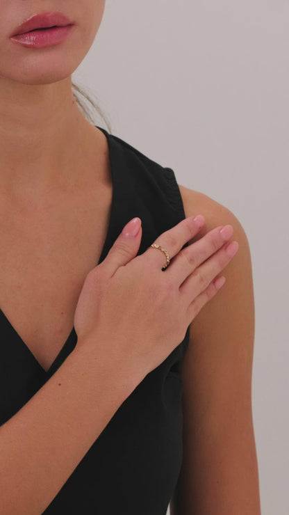 14 Ayar Sıralı Kalp Taşlı Altın Yüzük