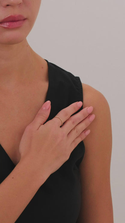 14 Ayar Düz Sıralı Taşlı Çıtır Altın Yüzük