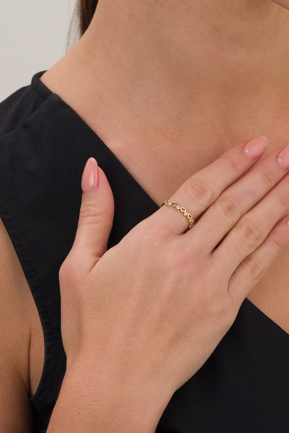 14 Ayar Sıralı Kalp Taşlı Altın Yüzük