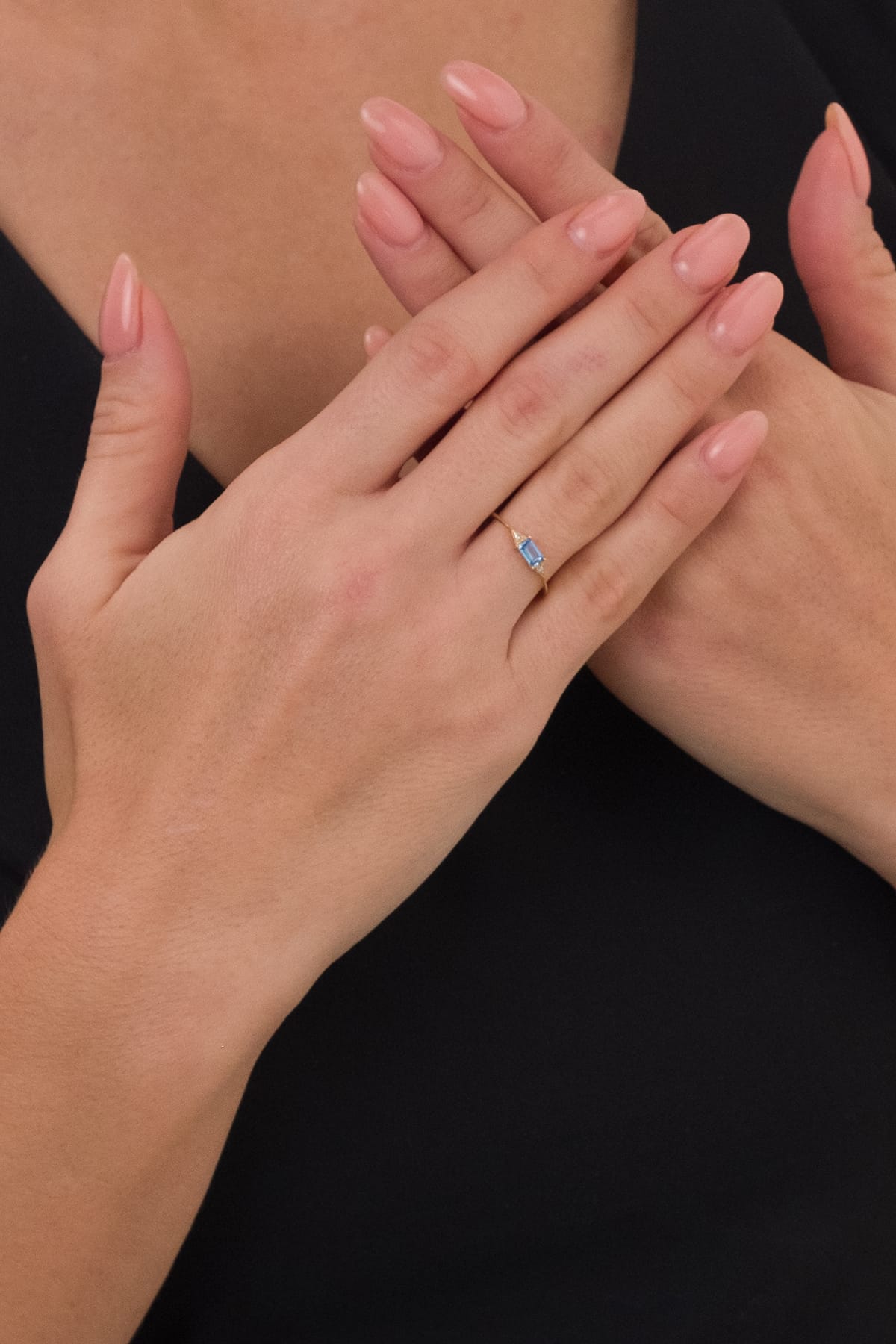 14 Ayar Mavi Çıtır Taşlı Altın Yüzük