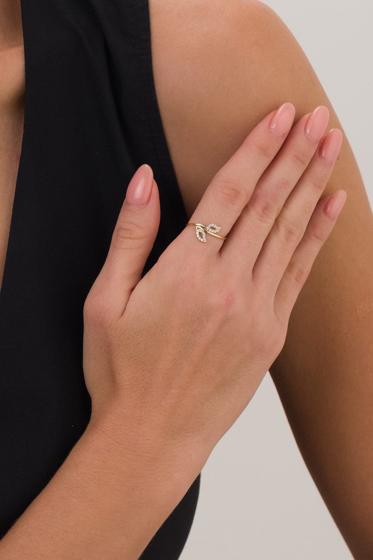 14 Ayar Melek Kanadı Tasarım Taşlı Altın Yüzük