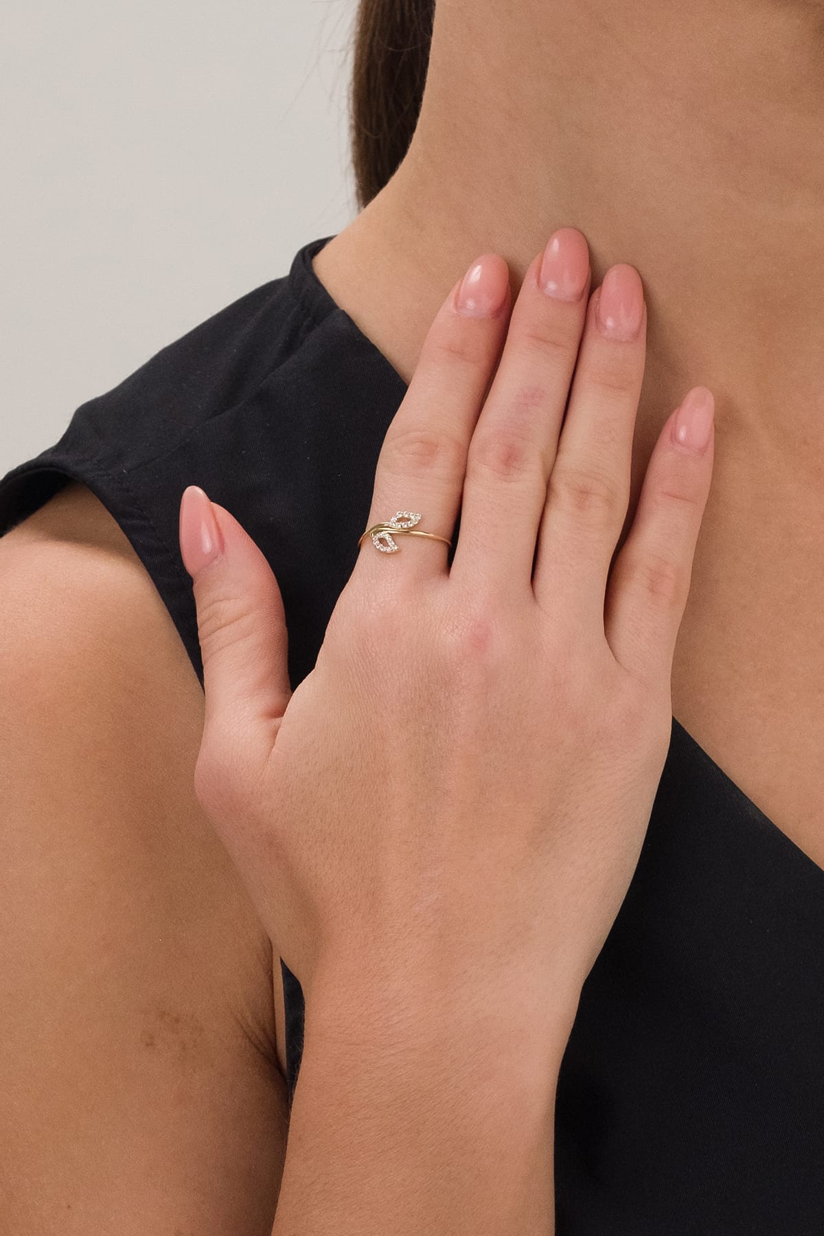 14 Ayar Melek Kanadı Tasarım Taşlı Altın Yüzük