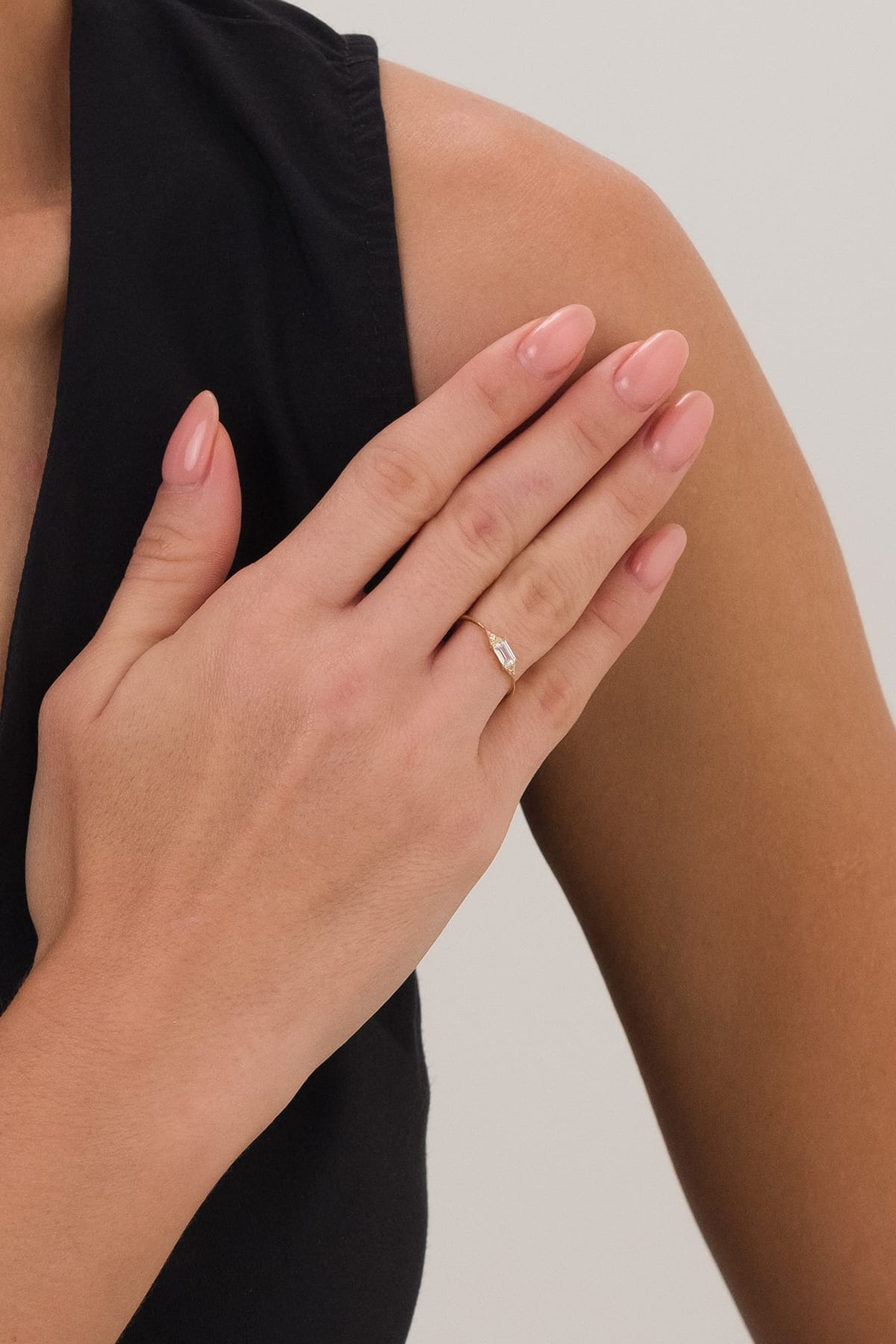 14 Ayar Beyaz Taşlı Çıtır Altın Yüzük