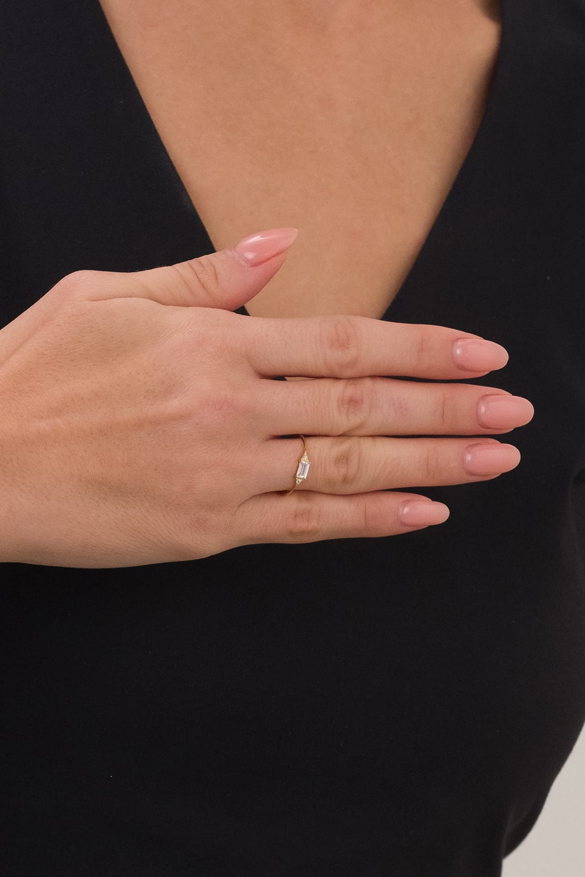 14 Ayar Beyaz Taşlı Çıtır Altın Yüzük