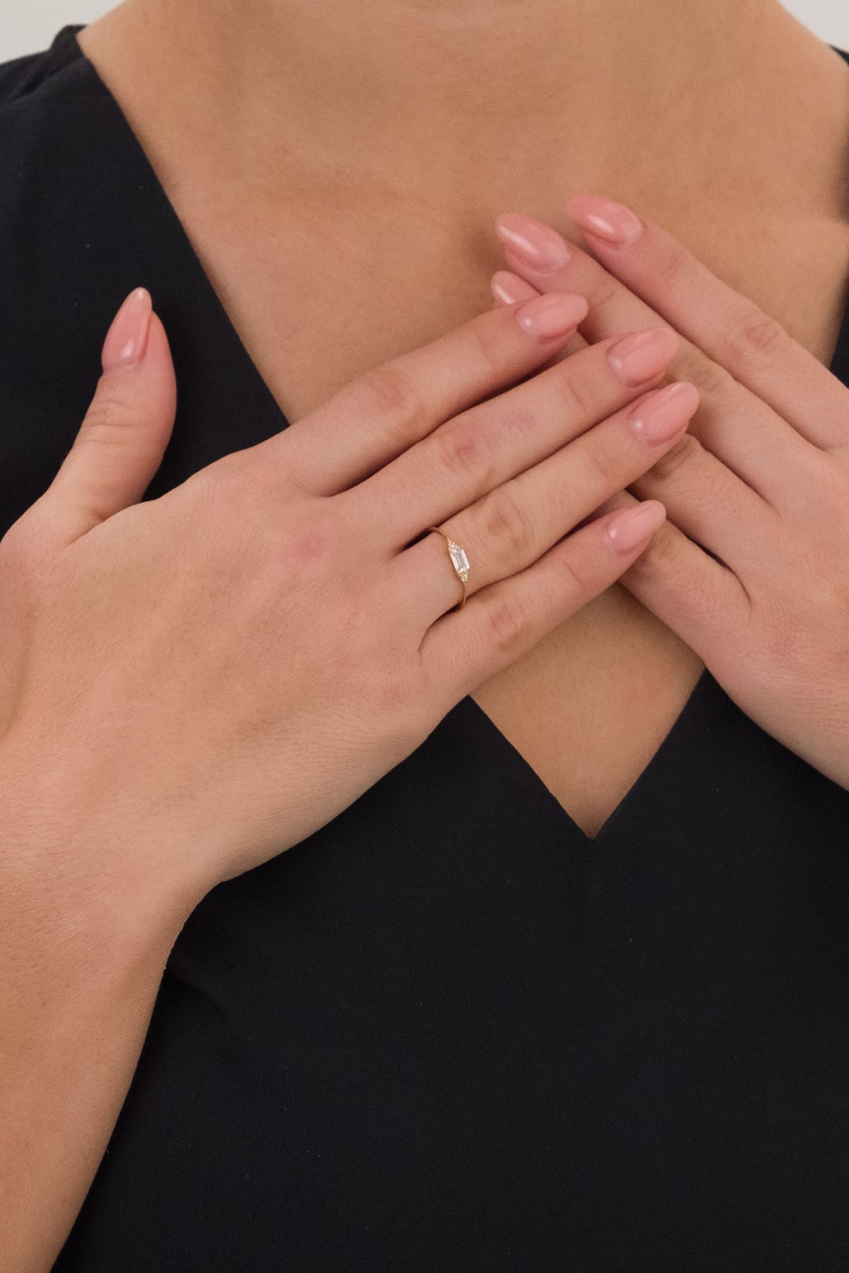 14 Ayar Beyaz Taşlı Çıtır Altın Yüzük