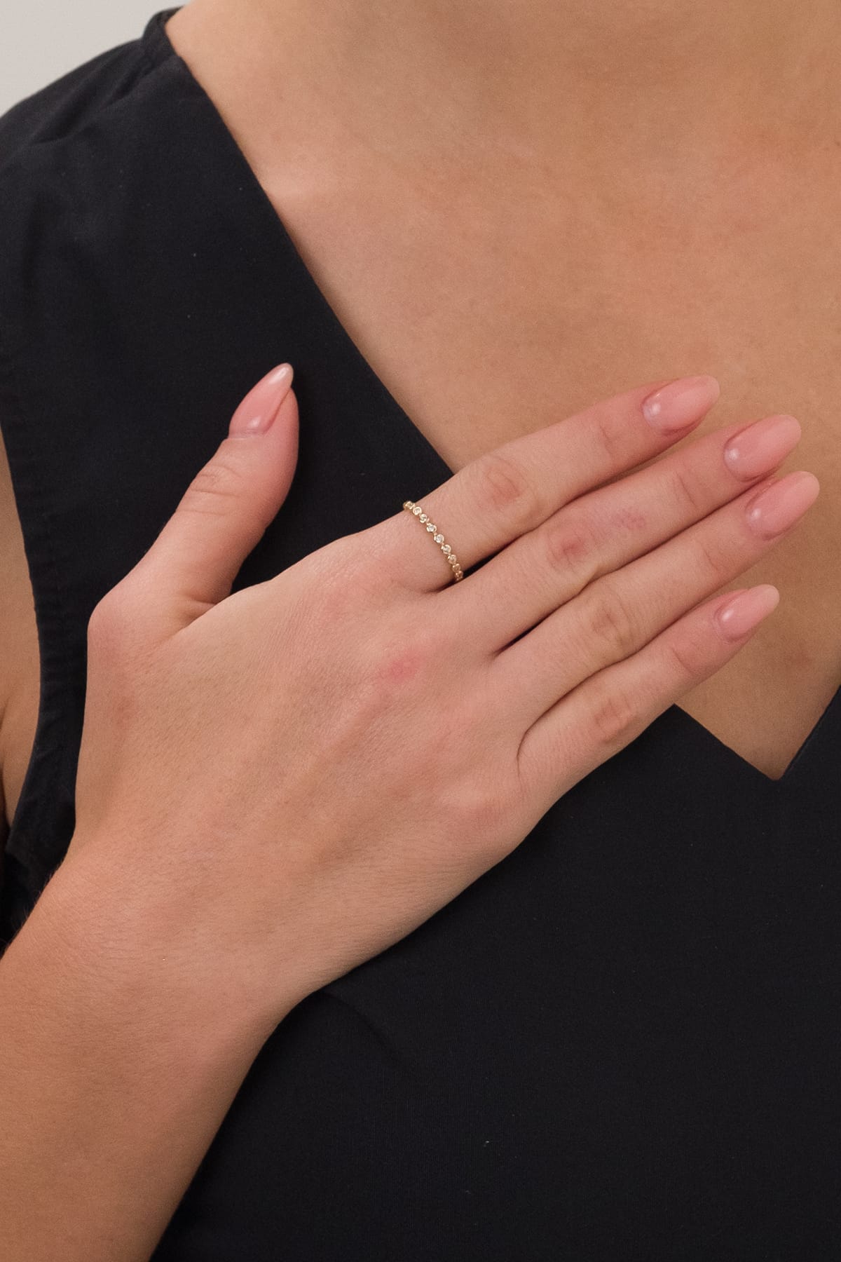 14 Ayar Düz Sıralı Taşlı Çıtır Altın Yüzük