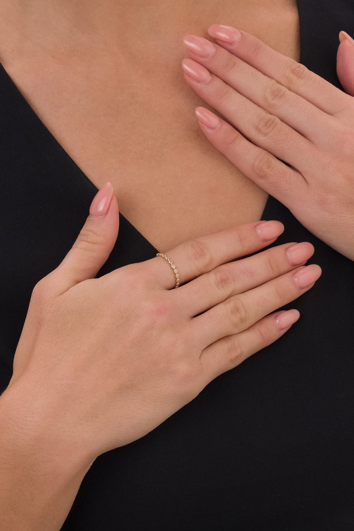 14 Ayar Düz Sıralı Taşlı Çıtır Altın Yüzük