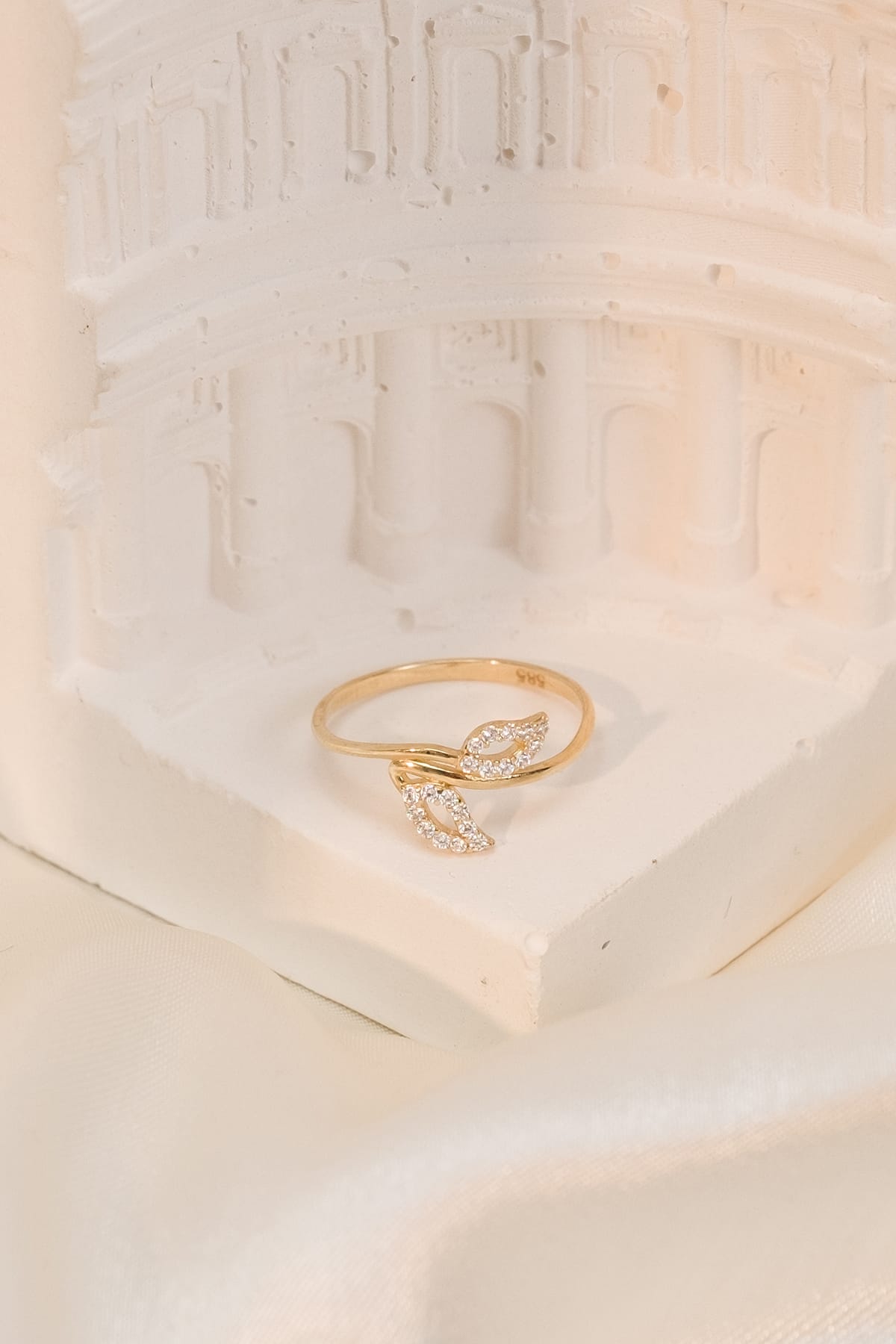 14 Ayar Melek Kanadı Tasarım Taşlı Altın Yüzük