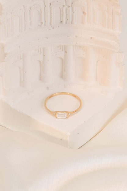 14 Ayar Beyaz Taşlı Çıtır Altın Yüzük