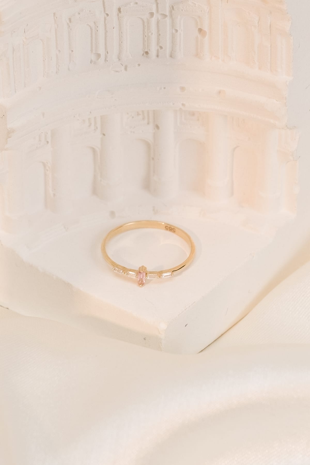 14 Ayar Pembe Taşlı Çıtır Altın Yüzük