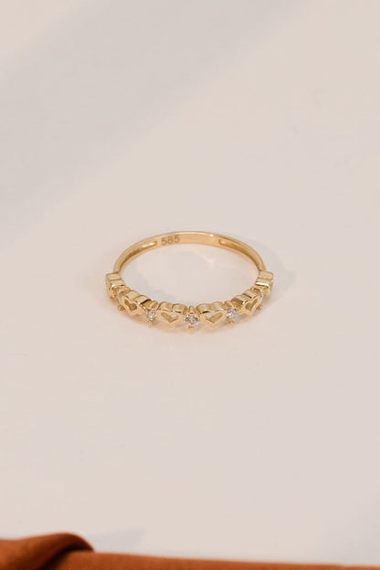 14 Ayar Sıralı Kalp Taşlı Altın Yüzük